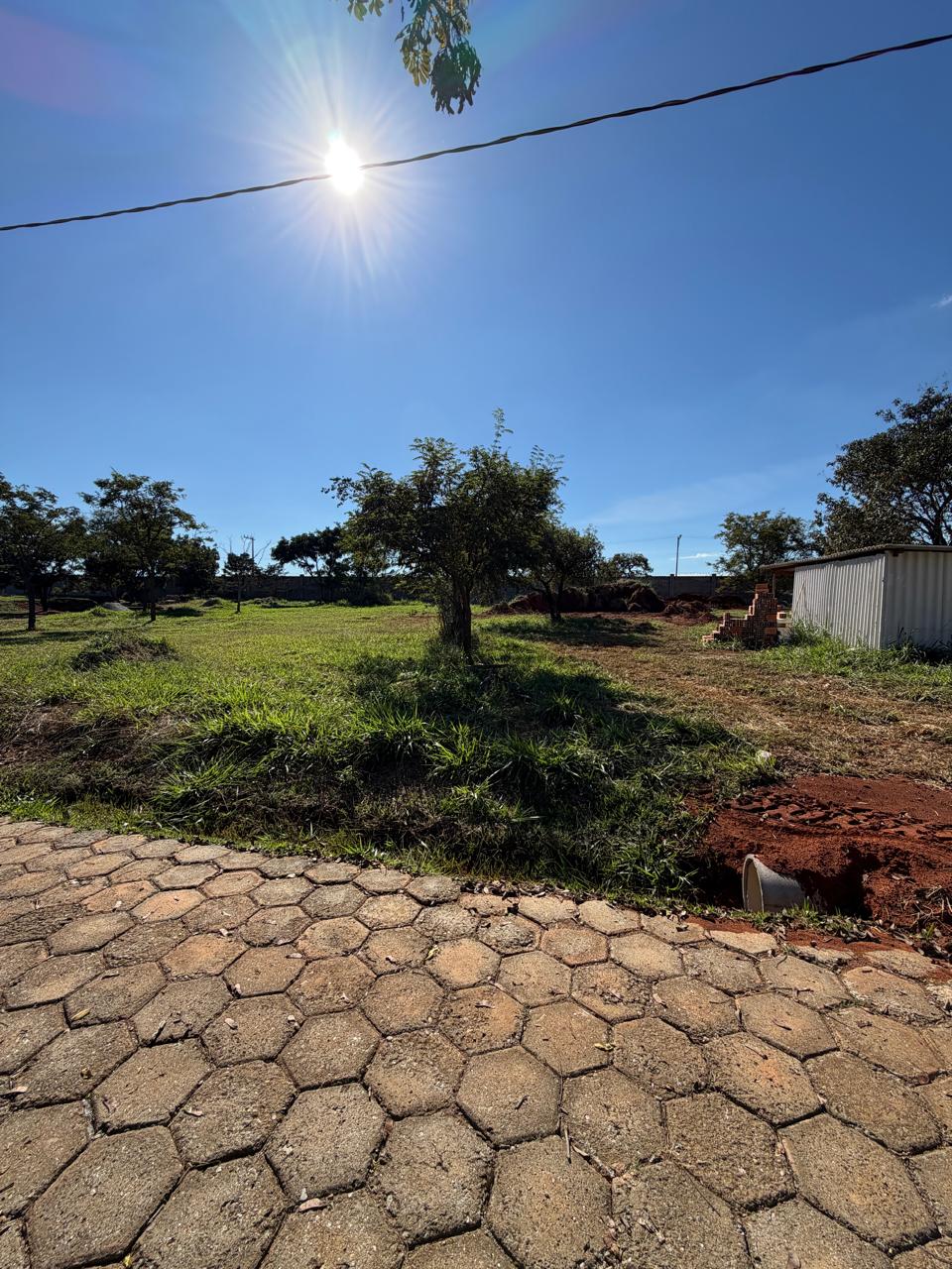 Outra vista do terreno à venda